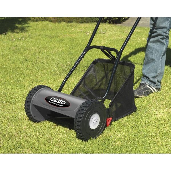 máy cắt cỏ ozito LMP301